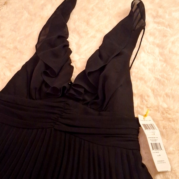 BNWT BCBGeneration Black Beautiful  Cocktail Dress Shrt w Pleat Skirt Size 4 - Picture 4 of 11
